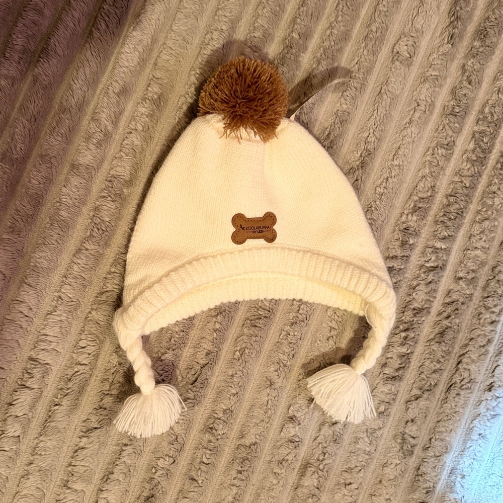 NWT Koolaburra by UGG White Knit Dog Hat Beanie with Ear Cutouts Pom Pom XL
